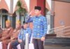 read news – Wabup Bintan Ikuti Upacara Hari Pahlawan Upacara Peringatan Hari Pahlawan yang juga disejalankan dengan Peringatan Hari Kesehatan Nasional ke-59, digelar Jumat (10/11) di Halaman Kantor Bupati Bintan diikuti Wakil Bupati Bintan, Ahdi Muqsith sebagai pembina upacara. (Foto : abdi perdana - batamtv.com)