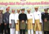 read news- Musyawarah LAM Bintan Utara Masa Khidmat 2023 – 2028 Digelar Musyawarah Lembaga Adat Melayu (LAM) Kecamatan Bintan Utara, digelar Kamis (16/11) di Gedung Nasional Tanjung Uban dihadiri Wakil Bupati Bintan, Ahdi Muqsith (tengah baju hitam). (Foto : abdi perdana - batamtv)