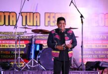 read news – Semarak Peringatan 75 Tahun Bintan dalam Kijang Kota Tua Festival Bupati Bintan Roby Kurniawan mengatakan dalma memperingati Hari Jadi Bintan ke 75, pihaknya mengadakan festival yang baru pertama kalinya . (Foto : abdi perdana - batamtv.com )