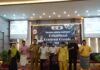 read news – Generasi Muda Ikuti Pelatihan Content Creator Besutan Bupati Bintan Bupati Bintan Roby Kurniawan (ketiga dari kiri) saat membuka acara pelatihan Konten Kreator yang digelar di Bintan. (Foto : abdi perdana - batamtv.com)