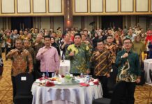 read news – Integritas Pemkab Bintan Naik 7,2 Persen dari Hasil Survei Bupati Bintan Roby Kurniawan (ketiga dari kiri) berdampingan dengan walikota Batam HJM Rudi (kedua dari kiri) saat acara . (Foto : abyaqsa ramadan-batamtv.com)