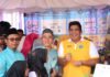 read news – Expo Bintan Sejahtera dan Temu Karya Desa Digelar Bupati Bintan Roby Kurniawan (baju kuning) mengungkapkan rasa syukur yang tak terkira melihat antusias semua lapisan masyarakat yang turut bergembira menyambut 75 tahun Kabupaten Bintan. Dikatakan Roby, semua ini memang dipersembahkan untuk masyarakat Bintan. (Foto: abdi perdana - batamtv.com)