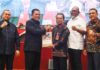 read news – Paripurna DPRD Propinsi Kepri Sahkan APBD Kepri Tahun Anggaran 2024 Penandatanganan persetujuan bersama antara Gubernur Kepri Ansar Ahmad dan Pimpinan DPRD Kepri dilakukan pada rapat paripurna. (Foto : abdi perdana - batamtv.com)