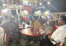 read news – Pertandingan Timnas Indonesia U-17 Kontra Ecuador Disaksikan Gubernur Kepri Gubernur Kepri Ansar Ahmad (kemeja panjang putih) saat menyaksikan laga perdana Piala Dunia U17 antara Indonesia vs Ecuador (Foto : abdi perdana - batamtv.com)