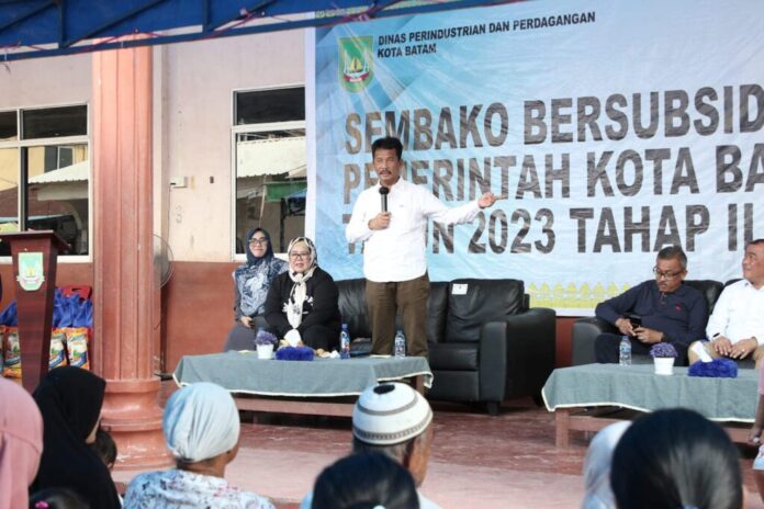 Walikota Batam HM Rudi  berharap bantuan sembako subsidi yang disalurkan Pemko Batam melalui Dinas Perindustrian dan Perdagangan (Disperindag) tersebut dapat membantu masyarakat. Program sembako subsidi sendiri merupakan program rutin Pemko Batam. (Muhammad Amin - batamtv.com )