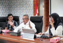 read news – Jefridin Pimpin FGD Rancangan Awal RPJMD Kota Batam Setdako Batam Jefridin saat memimpin jalannya Focus Group Discussion (FGD) menyepakati Rancangan Awal (Ranwal) Rencana Pembangunan Jangka Panjang Daerah (RPJPD) Kota Batam tahun 2025-2045. (Foto : muhammad amin - batamtv.com)