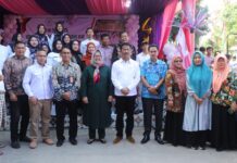 read news – Penghargaan Sekolah Ramah Anak Diraih SDN 001 Batamkota Walikota Batam HM Rudi (tengah kemeja putih) saat mengunjungi SDN 001 Batam Kota . (Foto : abyaqsa ramadan - batamtv.com)