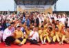 read news – Gubernur Ansar Beri Motivasi ke Siswa SMAN,SMK dan SLB di Bintan Gubernur Kepri Ansar Ahmad (depan , tengah, kemeja putih) saat bersilaturahmi bersama keluarga besar SMAN 1 Toapaya dan SMKN 1 Gunung Kijang yang dipusatkan di SMAN 1 Toapaya, Bintan, Jum'at (03/11). (Foto : abdi perdana - batamtv.com)