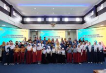 read news – Menumbuhkan Minat Gemar Membaca pada Anak Para siswa yang mendapatkan Penghargaan Gerakan Budaya Gemar Membaca Tahun 2023 diserahkan oleh Asisten III Pemerintah Kota Tanjungpinang, Augus Raja Unggul di Aula Sultan Sulaiman Badrul Alamsyah kantor Wali kota Tanjungpinang, Rabu (29/11/2023). (Foto : abdi perdana - batamtv.com)
