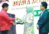 read news – Hadiri Pisah Sambut Kajari Batam, Ketua DPRD Kota Batam Berikan Cinderamata