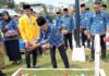 read news – Tabur Bunga ke Makam Pusara Bhakti Dilakukan Walikota Hasan Pj Walikota Tanjungpinang Hasan saat melakukan tabur bungan usai upacara Hari Pahlawan 10 November 2023. (Foto : abdi perdana - batamtv.com)