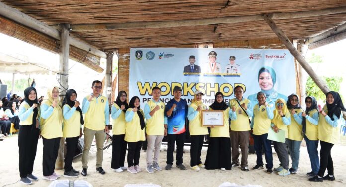 Kegiatan yang dibuka Ketua TP-PKK Provinsi Kepulauan Riau Hj. Dewi Kumalasari Ansar  diikuti oleh ratusan peserta yang terdiri dari para kader Posyandu se-Kabupaten Bintan. Dewi Ansar menegaskan kegiatan ini bukan hanya sekadar pertemuan. (Foto : abdi perdana - batamtv.com)