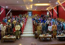 read news – Malam Puncak Dies Natalis Ke-11 HIMK Digelar di Tanjungpinang Malam puncak peringatan Hari Ulang Tahun ke-11 Himpunan Mahasiswa Kundur (HIMK) Tanjungpinang-Bintan digelar di Gedung Kesenian Aisyah Sulaiman, Jum'at (18/11/2023) malam. (Foto : dwi susilo - batamtv,com)