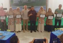 read news – Kegiatan SAGU SAKU Natuna 2023 Diikuti oleh 61 Guru Ketua IGI Kabupaten Natuna, Fauzan menyampaikan kegiatan SAGU SAKU pada tahun 2023 diikuti oleh sekitar 61 orang peserta Guru SD, SMP dan SMA yang ada di Kabupaten Natuna. (Foto : abdi perdana -batamtv.com)_