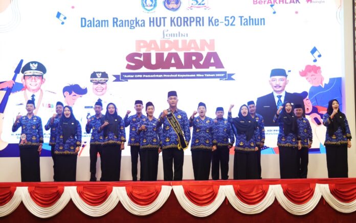 Para peserta Lomba Paduan Suara Mars Korpri antar OPD Pemerintah Provinsi Kepri Tahun 2023 bertempat di Aula Wan Sri Beni Dompak, Tanjungpinang. (Foto : abdi perdana - batamtv.com)