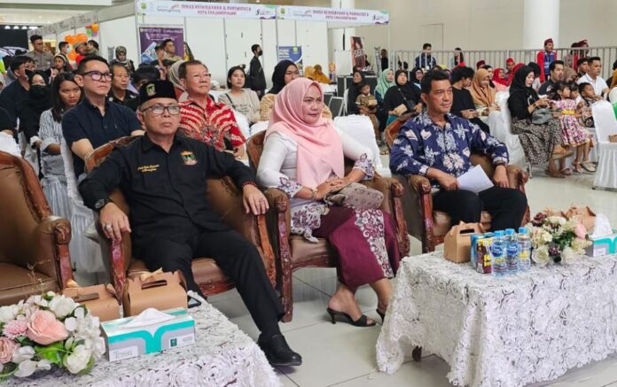 .(Foto : abdi perdana - batamtv.com) Pembukaan Asparnas Kepri Fest 2023 digelar di Tanjungpinang City Center (TCC), Minggu (19/11/2023). Acara ini dibuka langsung Staf Ahli Bidang Ekonomi dan Pembangunan Ahmad Yani mewakili Pj Wali Kota Tanjungpinang, Hasan, S.Sos .(Foto : abdi perdana - batamtv.com)