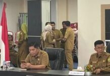 read news – Arahan Wako Tanjungpinang terkait Realisasi Anggaran Pemilu Pj Wako Hasan menjelaskan bahwa salah satu cara untuk mensukseskan pemilu adalah bagaimana menciptakan situasi yang kondusif artinya dari tingkat kecamatan, kelurahan dan RT/RW dapat termonitoring oleh Camat dan Lurah.. (Foto : dwi susilo - batatv.com )