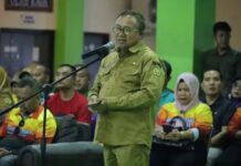read news – KORPRI Mainkan Peran Vital dalam Pembangunan dan Pelayanan Setkab Karimun Firmansyah saat peringatan Hari Ulang Tahun (HUT) ke-52 Korp Pegawai Republik Indonesia (KORPRI) menjadi momen bersejarah bagi para pegawai negeri di Karimun. (Foto : abdi perdana- batamtv.com)