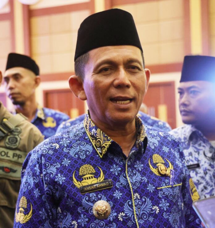 Gubernur Kepri Ansar Ahmad telah menetapkan besaran UMK Kabupaten Kota se Kepri . (Foto : abdi perdana- batamtv.com)
