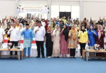 read news – Dewi Ansar Ajak Wujudkan Generasi Tangguh di Bintan Ketua TP PKK Kepri Abdi Perdana saat menghadiri Gerakan Masyarakat (Gema) Cegah Stunting bersama Bunda Asuh di Aula Kantor Bupati Kabupaten Bintan, Rabu (29/11). (Foto : abdi perdana - bvatamtv.com)