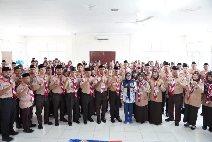 Sebanyak 51 peserta mengikuti Kursus Mahir Dasar Mandiri Gerakan Pramuka Tahun 2023,  terdiri dari 19 peserta laki-laki dan 32 peserta perempuan, di Aula Kecamatan Sagulung, pada Sabtu (7/10/2023). (Foto : abyaqsa ramadan - batamtv.com)