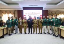 read news – Hasil Sensus Pertanian 2023 Tahap I Dirilis BPS Kepri Sekdaprov Adi Prihantara (keenam dari kanan) mewakili Gubernur Ansar Ahmad menyampaikan apresiasi yg setingi-tingginya atas hasil sensus pertanian 2023. (Foto : dwi susilo - batamtv.com)