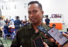 read news – KPU Bintan Gelar Simulasi Pemilu Syamsul SSos Divisi Teknis Penyelenggara KPU Bintan memberikan penjelasan tentang tahapan dan alur pemungutan suara pada Pemilu 2024 pada 14 Februari 2024 yang merupakan hari pemungutan suara Pemilu 2024.(Foto : dwi susilo - batamtv.com)