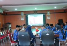 read news – Rakor Lintas Sektoral dalam Penguatan Pencegahan Penanganan Kekerasan Perempuan dan Anak Kepala Dinas Sosial (Dinsos) Kabupaten Lingga, Muhammad Arief, S.K.M., M.Si mengatakan bahwa rapat koordinasi ini sebagai bagian dari langkah konkret dalam upaya pencegahan tindak kekerasan terhadap perempuan dan anak di wilayah Kabupaten Lingga.. (Foto : abdi perdana - batamtv.com)