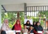 read news – Rumah Zakat Salurkan Dana Fidyah di Kota Batam Sahabat Kebaikan Rumah Zakat, Indah (kiri) juga turut hadir dalam agenda parenting tersebut. Kegiatan juga dimeriahkan atas kehadiran para Ketua RT, pengurus mesjid, dan warga sekitar perumahan Odessa, Batam Kota . (Foto : abyaqsa ramadan - batamtv.com)