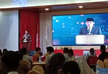 read news – Demi Layanan Prima, Kepala Ombudsman Kepri Lagat: Upaya Peningkatan Kualitas Pelayanan Publik Anggota Ombudsman RI Jemsly Hutabarat menyampaikan bahwa tugas yang paling penting bagi Ombudsman RI adalah survei Kepatuhan yaitu tersedianya sarana prasarana dan Indeks persepsi administrasi dan survei masyarakat. (Foto : abyaqsa ramadan - batamtv.com)