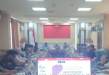 read news – Rapat Pembahasan Expose Hasil Pembinaan dan Pengawasan Pemda Digelar di Natuna Bupati Natuna dalam hal ini di wakili oleh Staf Ahli Bupati Bidang Kemasyarakatan dan SDM, Ikhwan Solihin membuka Rapat pembahasan Expose Hasil Pembinaan dan Pengawasan Pemerintah Daerah Tahun 2023. (Foto : abdi perdana - batamtv.com_