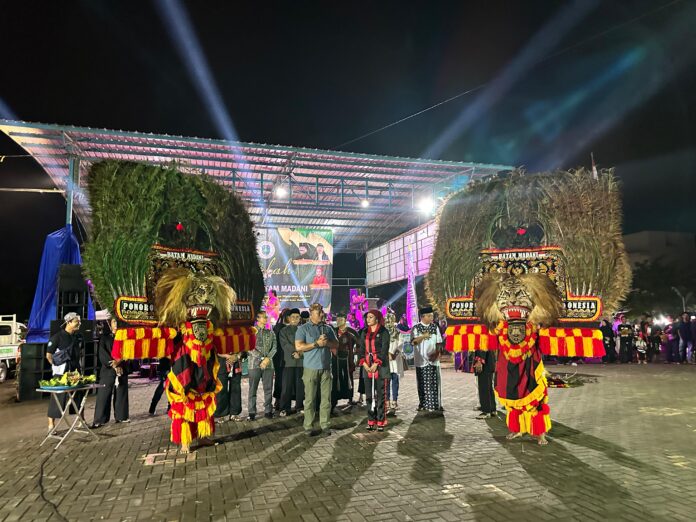 Imam Tohari mewaliki Walikota Batam HM Rudi menyampaikan selamat hari lahir ke 31 Pawargo batam Madani. (Foto : abyaqsa ramadan - batamtv.com)