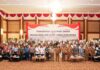 read news – Peluncuran Sertifikat Tanah Elektronik oleh Presiden Joko Widodo Sekretaris Daerah Provinsi Kepulauan Riau Adi Prihantara (tengah) yang mengikuti acara penyerahan sertifikat dan peluncuran sertifikat tanah elektronik tahun 2023 secara daring dari Aula Wan Seri Beni, Dompak, Tanjungpinang, Senin (04/12). (Foto : abdi perdana - batamtv.com)