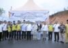 read news -Gubernur Ansar Turun ke Lokasi Pembangunan Jalan Lintas Barat Gubernur Kepulauan Riau Ansar Ahmad (tengah) di hadapan Menteri PPN/Kepala Bappenas RI Suharso Monoarfa saat meninjau proyek Penanganan Jalan Lintas Barat Lanjutan (Akses Pelabuhan Sri Bayintan), Kabupaten Bintan, (Foto : abdi perdana - batamtv.com)