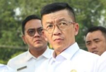read news – Peresmian Akau Potong Lembu, Hasan: Dilengkapi Infrastruktur Memadai Pj Walikota Tanjungpinang, Hasan, yang menggarisbawahi revitalisasi Akau Potong Lembu sebagai ruang terbuka untuk interaksi sosial dan penonjolan kebudayaan lokal. Hasan juga menekankan penyediaan tempat parkir untuk mendukung kawasan tersebut dan tujuan meningkatkan infrastruktur di kota. (Foto : abdi perdana - batamtv.com)