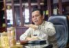 read news – Gubernur Kepri Minta Warga Waspadai Covid-19 Varian JN1 Gubernur Kepri Ansar Ahmad memimpin rapat koordinasi daerah Provinsi Kepulauan Riau bersama unsur Forkopimda Kepri, serta bupati dan wali kota se-Kepri, di Tanjungpinang (22/12/2023).(Foto : abdi perdana - batamtv.com)