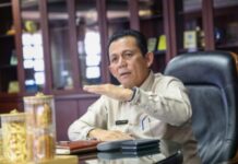 read news – Gubernur Kepri Minta Warga Waspadai Covid-19 Varian JN1 Gubernur Kepri Ansar Ahmad memimpin rapat koordinasi daerah Provinsi Kepulauan Riau bersama unsur Forkopimda Kepri, serta bupati dan wali kota se-Kepri, di Tanjungpinang (22/12/2023).(Foto : abdi perdana - batamtv.com)