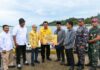 read news – Pemprov Kepri Serahkan Dua Unit Kapal Ambulance Laut untuk Warga Lingga Gubernur Kepri Ansar Ahmad (keempat dari kiri) mengatakan , dengan adanya kapal ambulance laut ini tentu akan mempermudah dan mempercepat akses masyarakat Lingga yang sedang sakit atau akan melahirkan dan perlu dirujuk ke Batam atau ke Tanjungpinnag nantinya. (Foto : abdi perdana - batamtv.com)