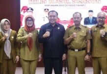 read news – BPS Kepri Rilis Data Karakteristik Umum Pertanian di Kepri Kepala BPS Kepri Darwis Sitorus (tengah) mengatakan saat ini adalah tahapan diseminasi ST2023 yang dimulai dengan tahapan persiapan sejak tahun 2021. Sementara Sensus Pertanian terakhir digelar pada tahun 2013 lalu. (Foto : dwi susilo - batamtv.com)