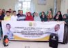 read news – Pj Wako Hasan Serahkan Mesin Potong Rumput dan Speaker Portable Penjabat (Pj) Wali Kota Tanjungpinang, Hasan,S.Sos (deret depan, nomor tiga dari kiri) pamenyerahkan bantuan mesin potong rumput. Dia berharap dengan dimilikinya mesin potong rumput ini menambah semangat masyarakat melaksanakan gotong royong dan menjadikan wilayahnya senantiasa bersih dan rapi. (Foto : abdi perdana - batamtv.com )