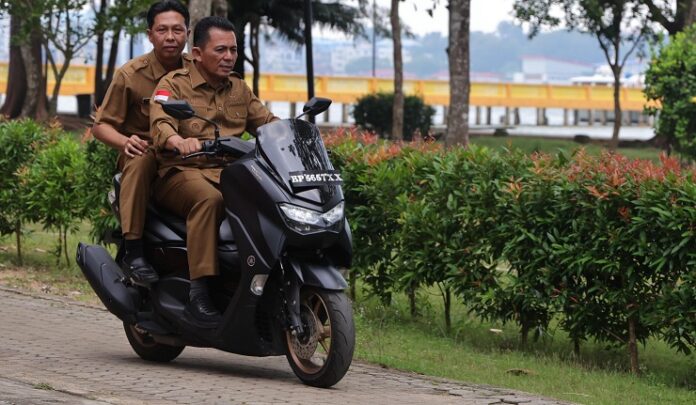 Gubernur Kepri Anar Ahmad  yakin pembangunan proyek strategis itu nantinya akan sangat bermanfaat bagi masyarakat , Selasa (26/12/2023). (Foto : dwi susilo - batamtv.com)