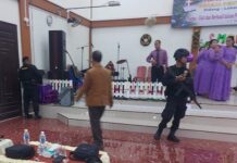 read news – Sterilisasi Gereja Dilakukan Gereja-gereja di Bintan Sterilisasi sejumlah gereja yang melaksanakan ibadah, dilakukan Minggu (24/12/2023). Sterilisasi dilakukan untuk memastikan bahwa tidak ada ancaman saat umat nasrani melakukan ibadah Natal hingga, Senin (25/12/2023). (Foto : dwi suilo - batamtv.com)