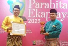 read news – Kota Tanjungpinang Raih Anugerah Parahita Ekapraya Nindya Kepala Dinas Pemberdayaan Perempuan, Perlindungan Anak, dan Pemberdayaan Mayarakat (DP3APM), Rustam, menjelaskan bahwa komitmen Tanjungpinang dalam menerapkan strategi pengarusutamaan gender terwujud melalui kebijakan, program, dan kegiatan di berbagai sektor pembangunan, mencakup politik, ekonomi, sosial, dan budaya. (Foto : abdi perdana - batamtv.com)
