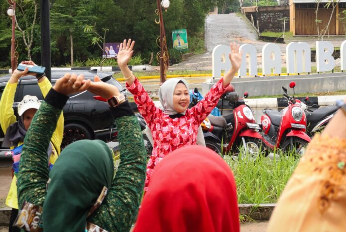 (Foto : dwi susilo - batamtv.com) Hj. Yuniarni Pustoko Weni, SH yang kesehariannya menjabat Ketua Dewan Perwakilan Rakyat Daerah (DPRD) Kota Tanjungpinang mengatakan Peringatan ini sempena Hari Ibu ke-95 yang digelar oleh YJI Kepri. (Foto : dwi susilo - batamtv.com)