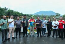 read news – Kunjungan Menparekraf sambagi Taman Pemancingan Poyotomo di Bintan Menteri Pariwisata dan Ekonomi Kreatif (Menparekraf) RI Sandiaga Salahuddin Uno (tengah bertanjak hijau) meninjau Taman Pemancingan Poyotomo (Poyotomo Fishing Park), Bintan, Minggu (31/12). (Foto : abdi perdana - batamtv.com)