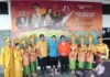 read news – Awal Tahun 2024 Sejumlah Wisatawan Mancanegara Sambangi Bintan Bupati Bintan Roby Kurniawan (kelima dari kiri) memberikan keterangan bahwa Pemerintah Kabupaten Bintan sendiri sangat fokus terkait pemulihan pariwisata sebagai sektor utama penyumbang PAD Bintan.. (Foto : abdi perdana - batamtv.com)