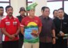 read news – Lokasi Pembangunan SKI di Tanjungpinang Ditinjau Menparekraf Sandiaga Uno Menteri Pariwisata dan Ekonomi Kreatif (Menparekraf) RI, Sandiaga Salahuddin Uno (bertanjak hijau) menyambangi Kawasan Gurindam XII Kota Tanjungpinang, Minggu (31/12). (Foto : dwi susilo - batamtv.com)