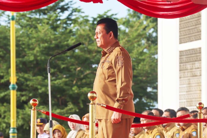 . (Foto : dwi susilo - batamtv.com) Gubernur Ansar menyampaikan terima kasih kepada seluruh OPD Pemerintah Provinsi Kepri yang selama tahun 2023 telah bekerja dengan baik dan maksimal sehingga mengukir berbagai prestasi dan mendapat apreasiasi baik dari Pemerintah Pusat dan juga dari masyarakat. (Foto : dwi susilo - batamtv.com)