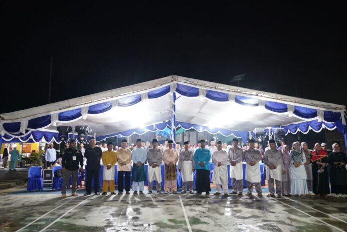 Setdako Batam jefridin (baju koko krem (tengah) saat membuka STQ Kelurahan sambau . (Foto : muhammad amin - batamtv.com)