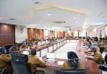 read news – Inilah Hal yang Perlu Diketahui soal Rekrutmen ASN 2024 Setdako Batam , jefridin mengatakan hal-hal yang perlu diperhatikan dalam pengusulan kebutuhan ASN, pengadaan ASN pada tahun 2024 terdiri dari PPPK khusus bagi pelamar non-ASN dan CPNS bagi pelamar umum.. (Foto : abyaqsa ramadan - batamtv.com)